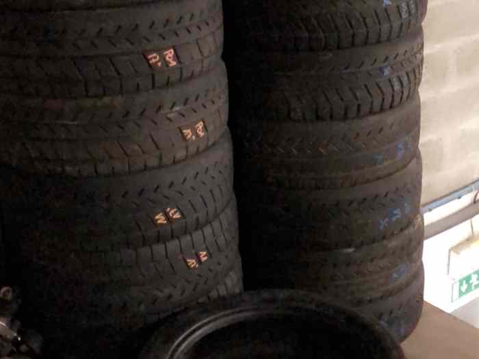 Lot ou détail Pneus Michelin 19/63-17 / 19/60-16