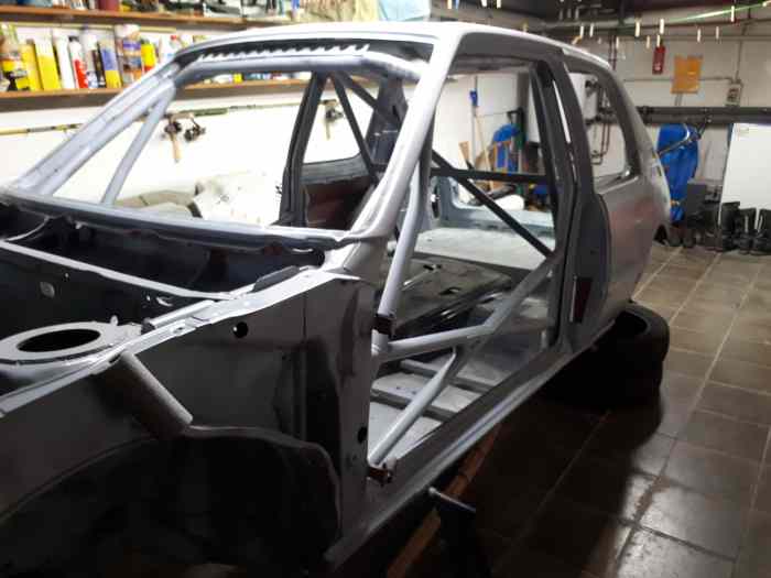 Caisse 205 GTI avec papiers + Pieces 0