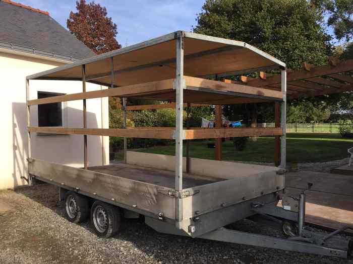 Structure remorque fermée + bâche ---- faire offre 0