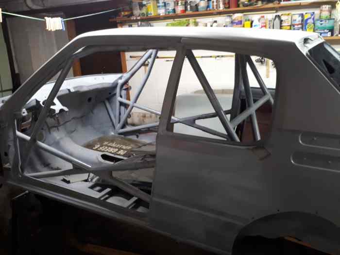 Caisse 205 GTI avec papiers + Pieces 1