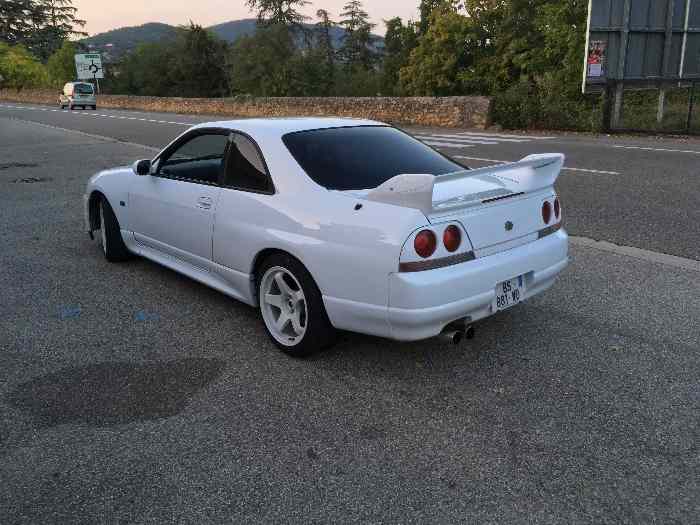Nissan skyline GTR R33 1