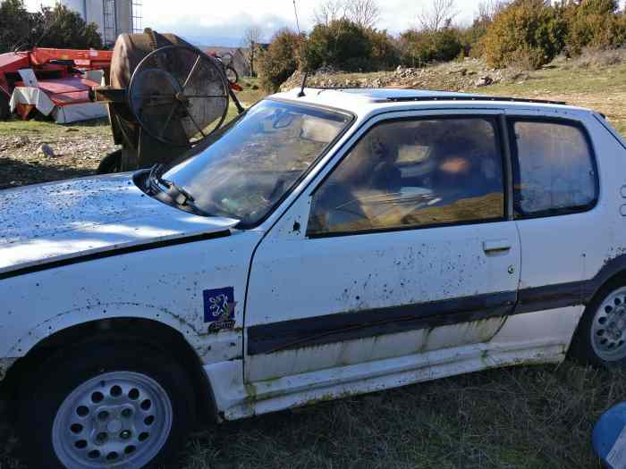 205 GTI caisse plus lot de pièces 3
