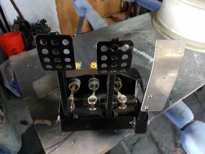 Pedal box 0