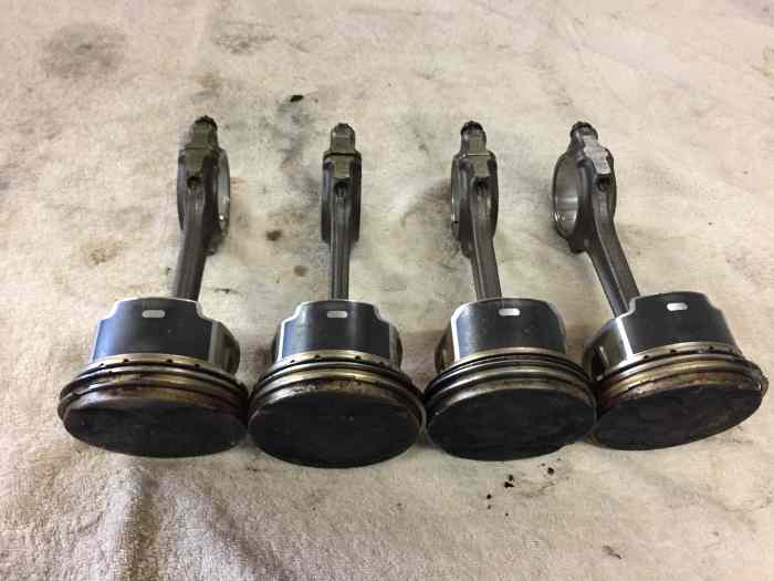 4 pistons avec bielles de 206 RC ew10j4s 1