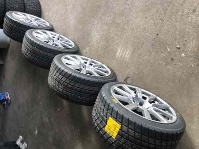 VDS 8 pneus PIRELLI pluie + 4 jantes SEAT LEON Cup racer MK3 1