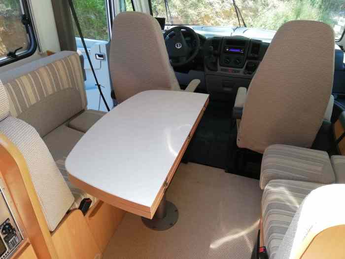 CAMPING CAR PILOTE INTEGRAL AVENTURA G710 4