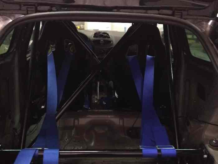 Vend clio 3 RS Phase 2 pour circuit loisirs. – photo 3 sur 5