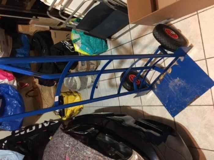 2 Baches assistance + 1 Diable porte 4 roues 1