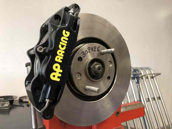 Gros freins 4 pistons AP RACING 302mm peugeot / CITROEN 0