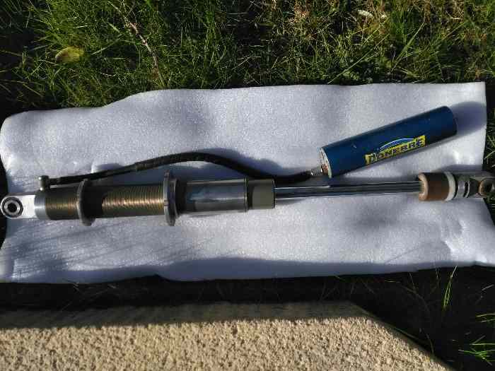 3)	8 amortisseurs DONERRE Rallye raid ou endurance TT 1