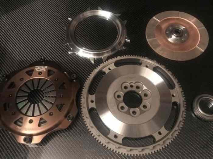 Volant moteur neuf Clio R3 et embrayage complet neuf 1