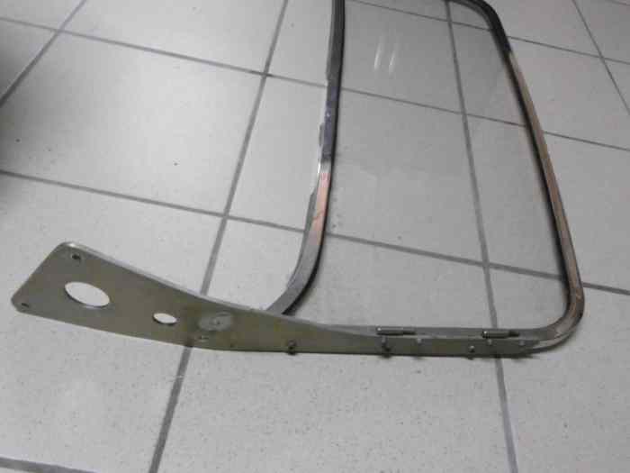 Pare brise de Caterham Superseven ou réplique avec encadrement en acier chromé 1