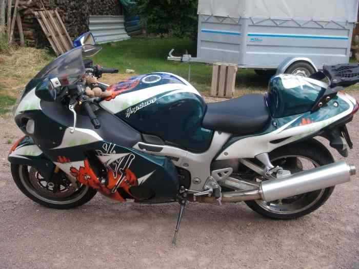 Echange moto contre voiture de course (plus ou moins 10000.00frs+ soulte de ma part) SUISSE 1