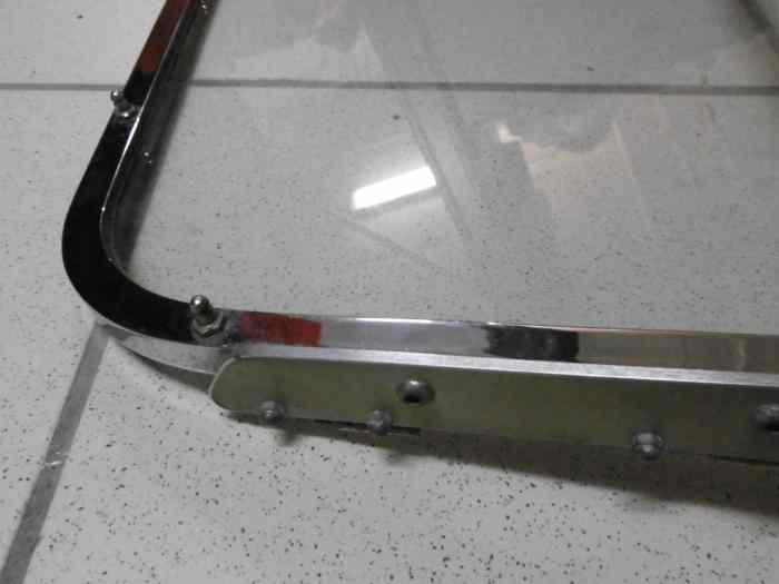 Pare brise de Caterham Superseven ou réplique avec encadrement en acier chromé 2