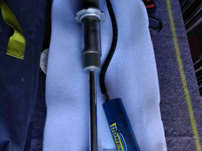 3)	8 amortisseurs DONERRE Rallye raid ou endurance TT 0