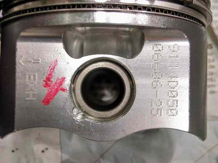 4 pistons forgés et 4 bielles forgées 205 rallye / Ax sport TU24 2