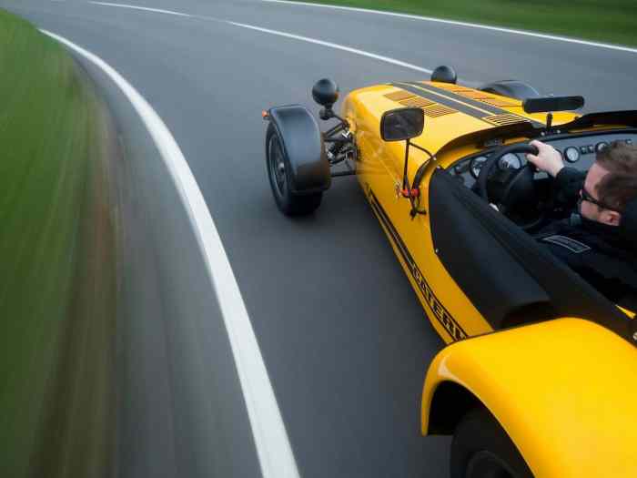 Aéroscreen avec 2 rétroviseurs latéraux et 1 rétroviseur central pour Caterham Superseven 4