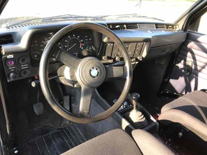 BMW E21 323i 5
