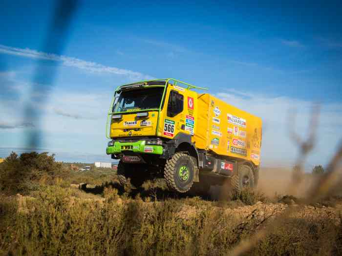 CAMION RENAULT KERAX 4x4 COURSE RALLYE RAID 0