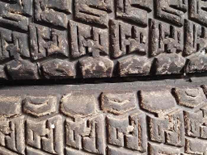 Lot de 13 pneus terre en 14 pouces Michelin et KUMHO 2