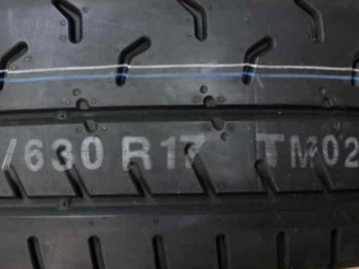 -10 % sur les nouveaux pneus FIA KUMHO TM02 3