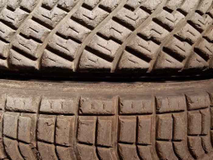 Lot de 13 pneus terre en 14 pouces Michelin et KUMHO 4
