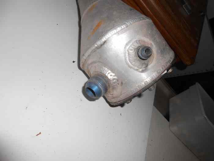 GOULOTTE de remplissage essence M3 E30 GR A 1