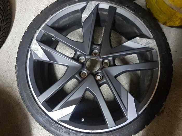 PNEU 19 POUCE 308 GTI 2