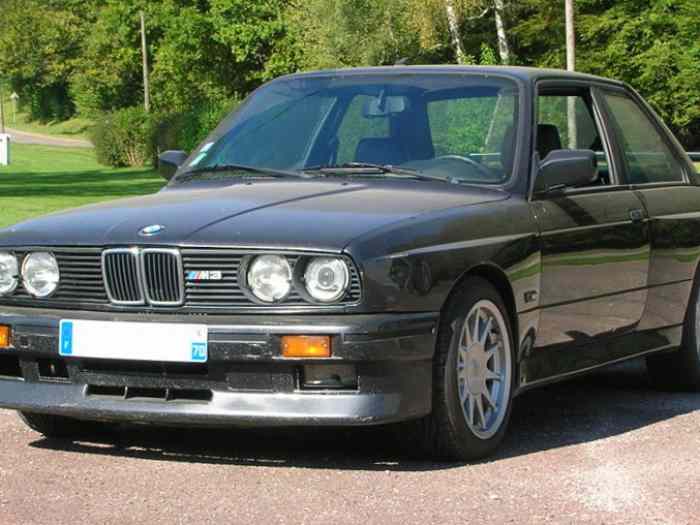 BMW M3 E30 - à restaurer + Lot de pièces 0