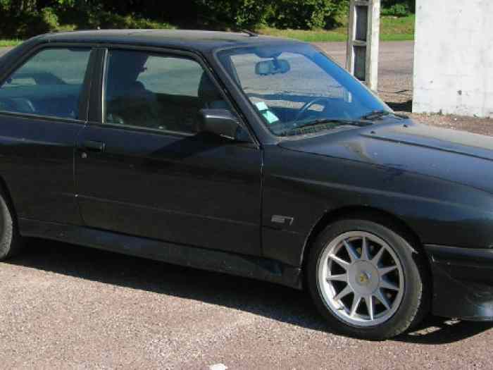 BMW M3 E30 - à restaurer + Lot de pièces 1