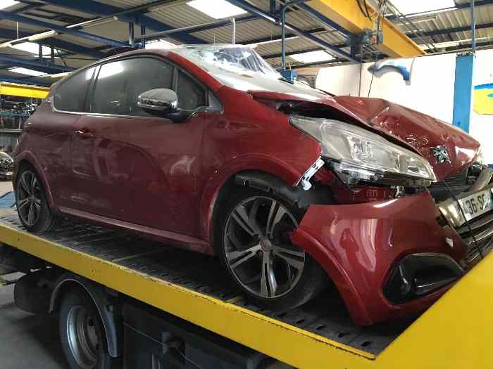 Peugeot 208 gti accidentée 0