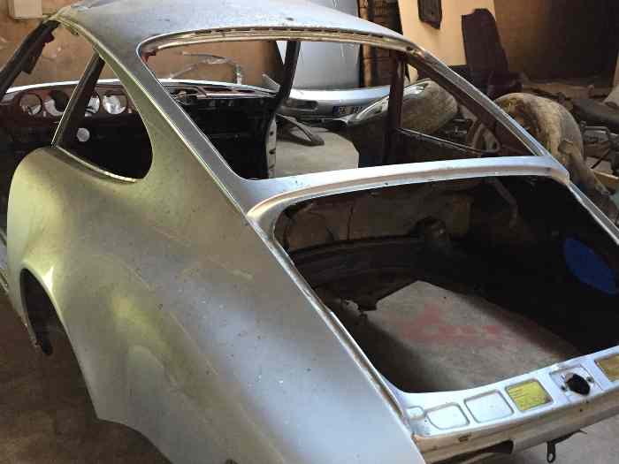 À vendre caisse Porsche 911 sc accidentee