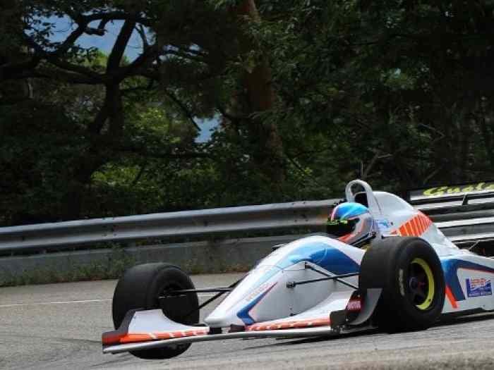 LOLA F3000 3