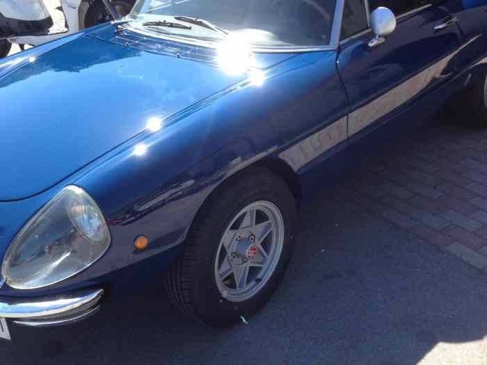Alfa romeo duetto spider 1