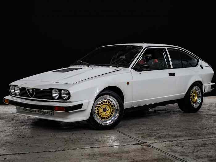 Alfa Romeo Gtv 6 Gr A De L Epoque Avec Pth Fia Pi 232 Ces Et