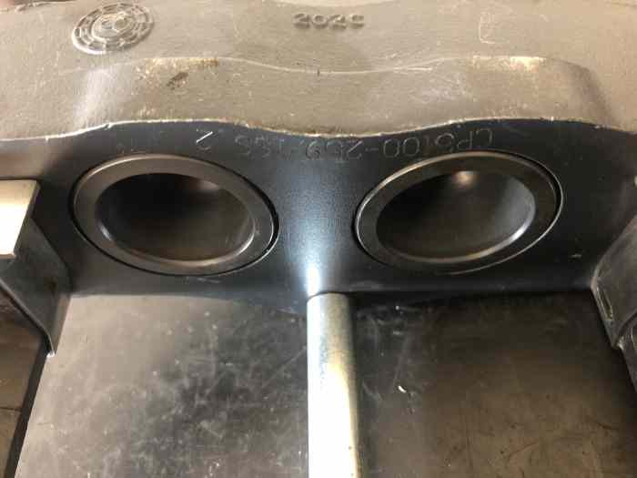 2 ETRIERS 4 pistons AP RACING CP5100 révisés 4