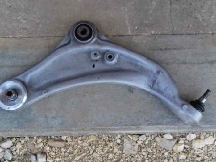 Bras de suspension Megane N4 ou A8 1