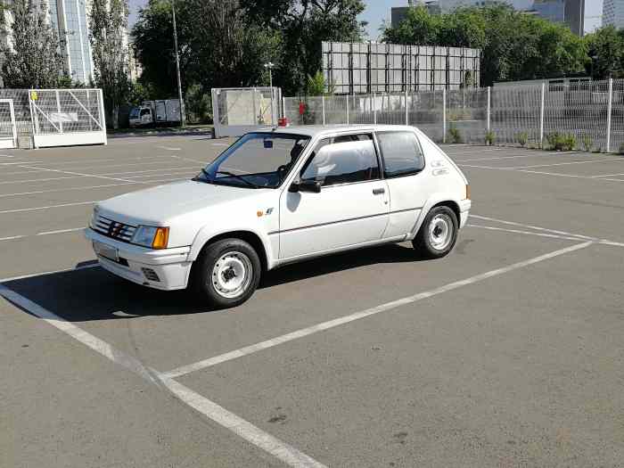 Peugeot 205 rallye 1