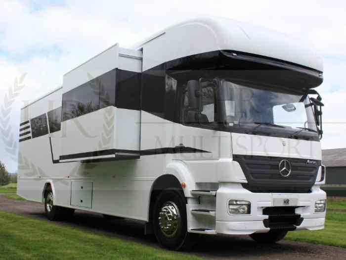 Luxury Motorhome with Garage and Slide out 0
