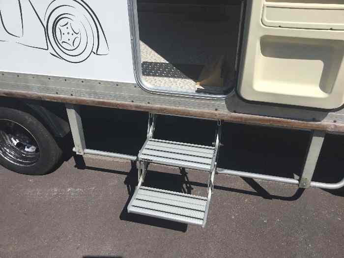 Ford Transit 20m cube avec hayon élévateur et rampes 4