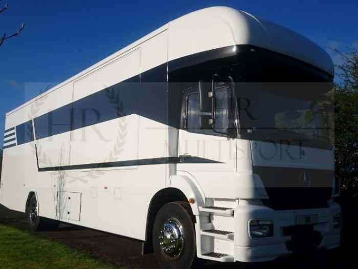 Luxury Motorhome with Garage and Slide out 1