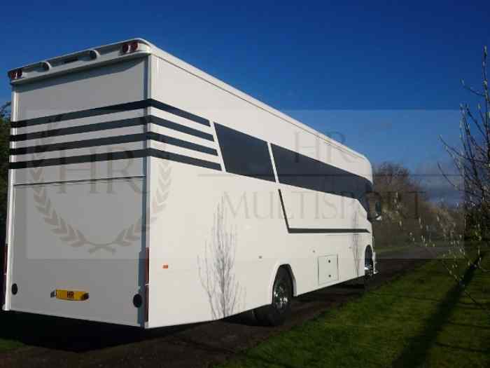 Luxury Motorhome with Garage and Slide out 2