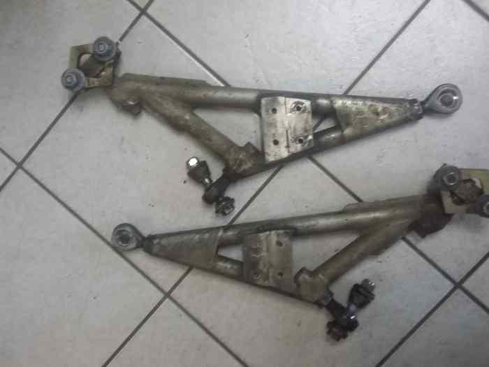 AX F2000-12 EN PCES . RESTE A VENDRE TRIANGLES F2000 KRS – photo 1 sur 2