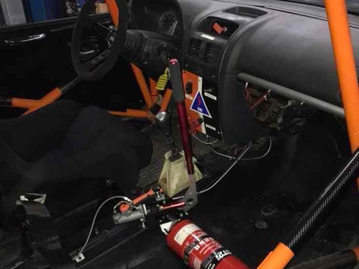 Clio rs2 f2000 1