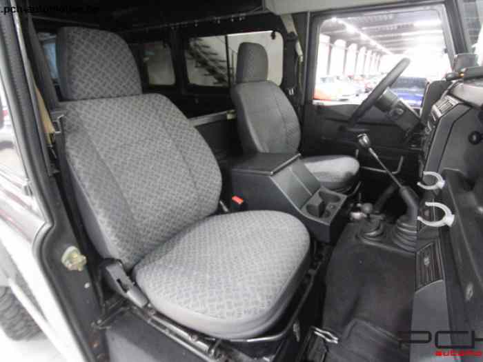 Land Rover Defender 110 2.5 Td5 122cv + TENTE HOWLING MOON + AUVENT 4