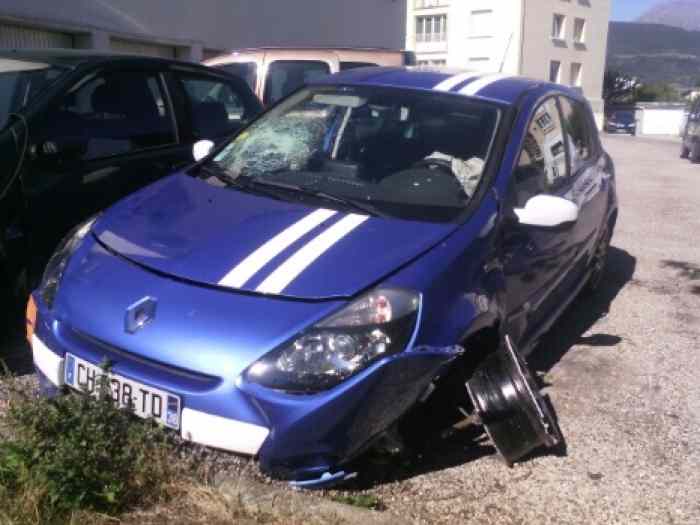 Clio 3 gt gordini accidentée