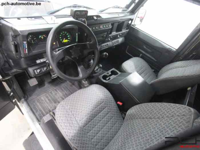 Land Rover Defender 110 2.5 Td5 122cv + TENTE HOWLING MOON + AUVENT 3