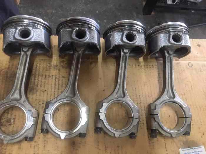 Pistons bielles AAC clio 3 RS origine 1