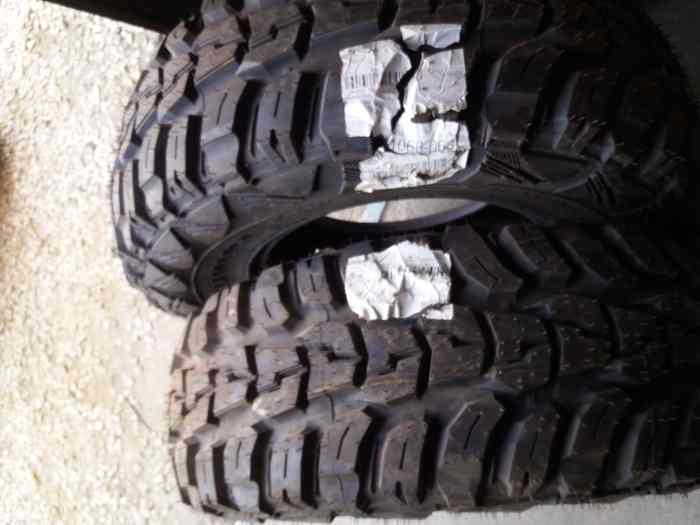 Pneus 31/10.5/15 Neufs Khumo 0