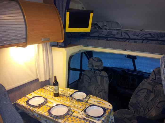 Camping Car Ford TDCI 2.4 140 cv 2006. Roues jumelées - Attelage remorque 1